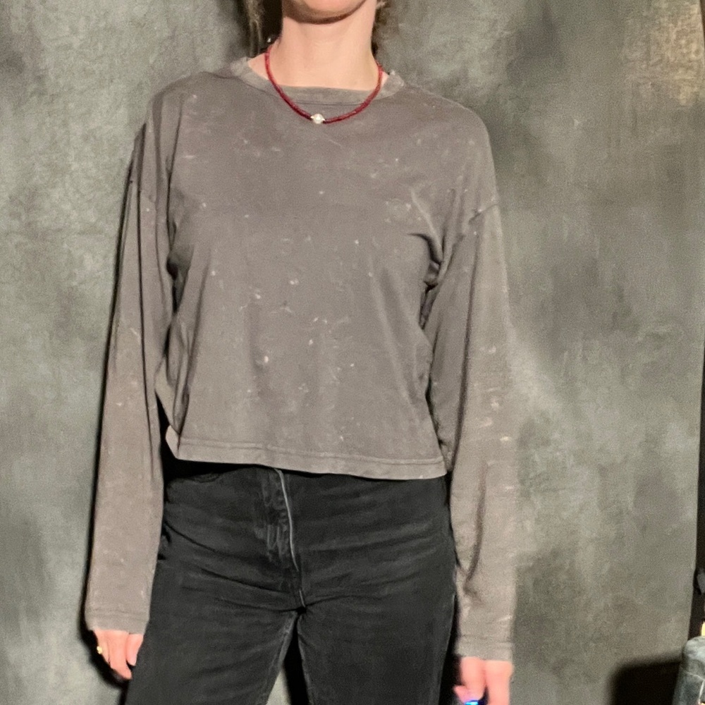 Women's Washed Gray Long-Sleeve Cropped Top